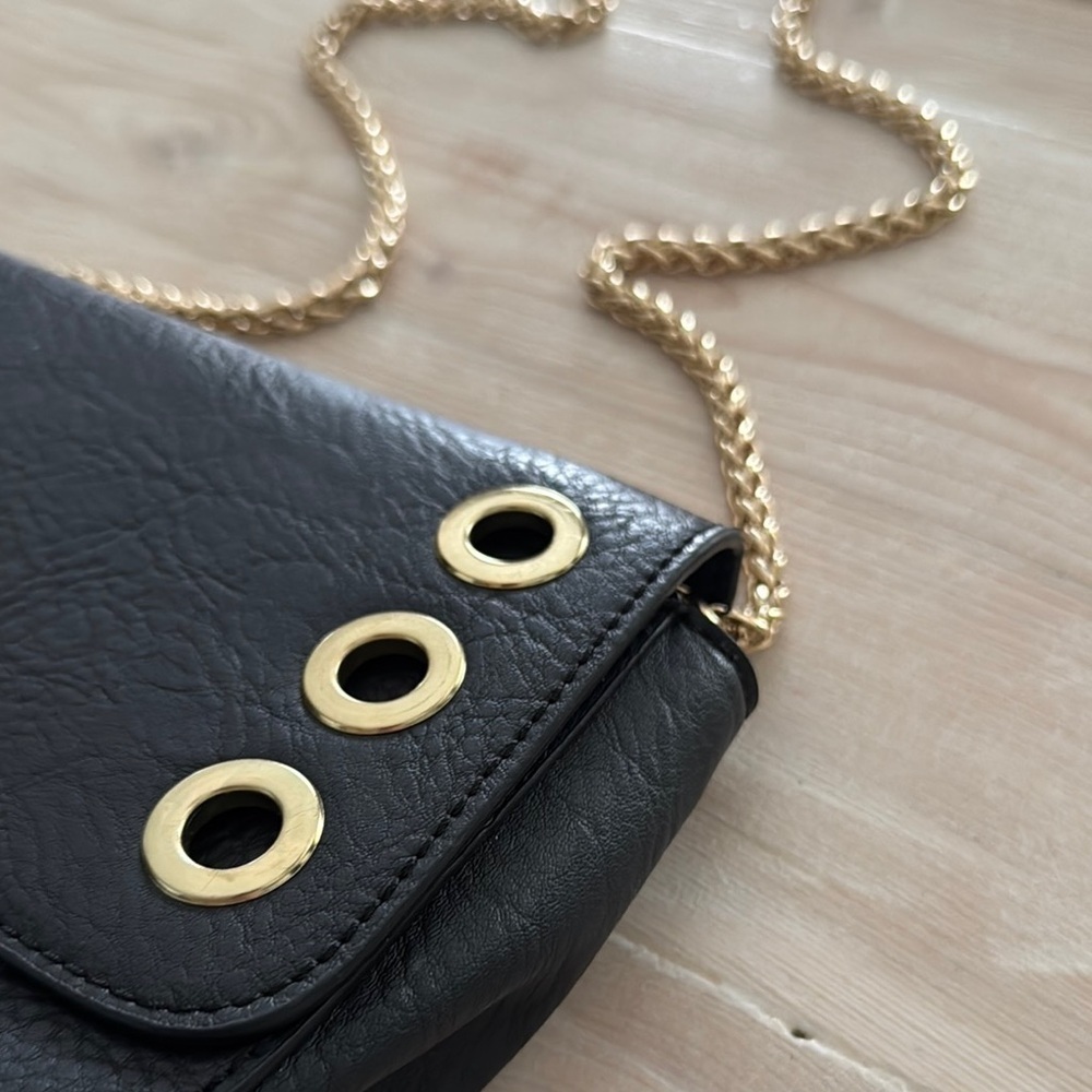 Chic Black Crossbody Bag - Picture 3 of 6